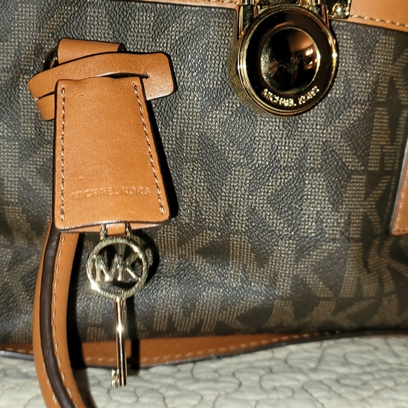 Small MK purse - Picture 7 of 13